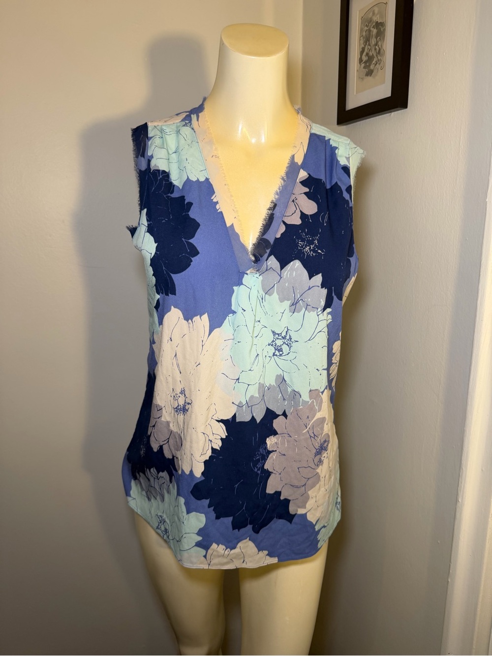 Banana Republic Size Small Women’s Blue Floral Sleeveless V-Neck Blouse Top